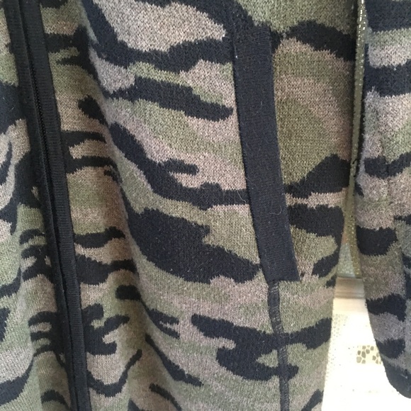 CYNTHIA ROWLEY Camo Print Cardigan Sweater - Size M - Picture 4 of 5